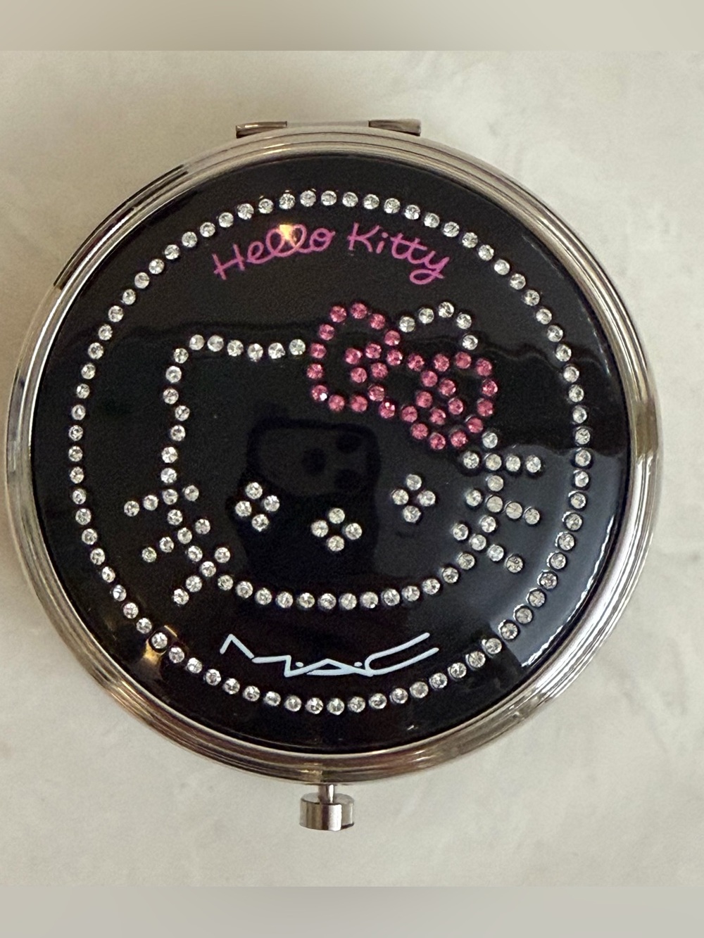 M•A•C Hello Kitty Sheer Mystery Pressed Powder Compact Light New in Box